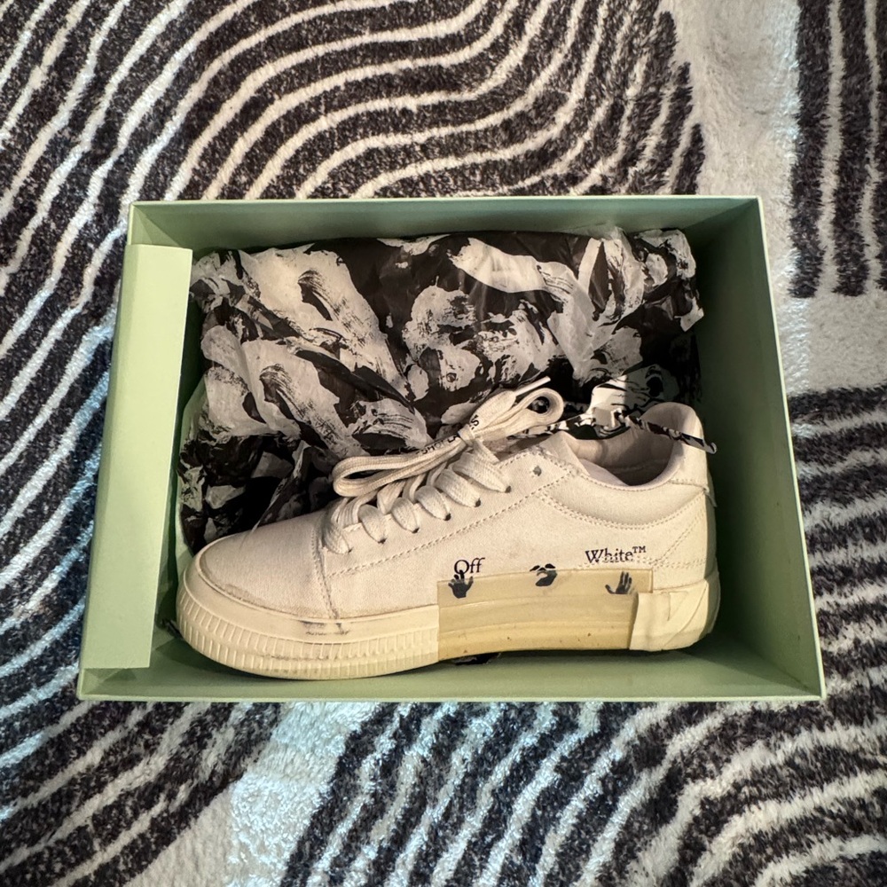 Off-White Sneakers